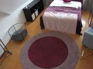 Camsoda Free Porn Cam of voyeurcam-julmodels-whitebed-1