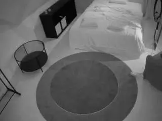 Camsoda Live Sex of voyeurcam-julmodels-whitebed-1