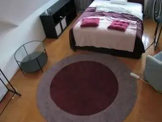 Camsoda Best Webcam of voyeurcam-julmodels-whitebed-1
