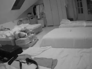 Camsoda Live Sex Cam of voyeurcam-julmodels-bed-3
