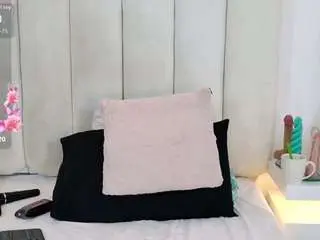 Camsoda Adult Webcams of emily-hilton11