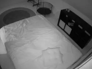 Camsoda Nude Webcam of voyeurcam-julmodels-whitebed-2