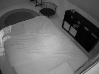 Camsoda Live Porn of voyeurcam-julmodels-whitebed-2