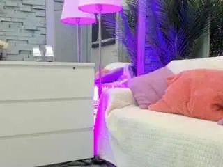 Camsoda Adult Video Chat of reina-cummingss