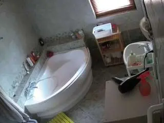 Camsoda Best Webcam of voyeurcam-julmodels-bath-1st-2