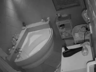 Camsoda Free Porn Cam of voyeurcam-julmodels-bath-1st-2