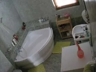 Camsoda Adult Webcam of voyeurcam-julmodels-bath-1st-2