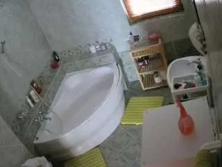Camsoda Free Porn Cam of voyeurcam-julmodels-bath-1st-2