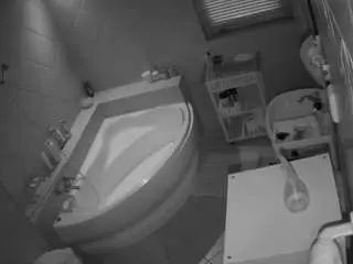 Camsoda Watch Live Sex Cams of voyeurcam-julmodels-bath-1st-2