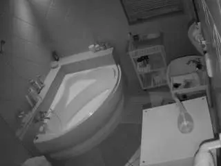 Camsoda Private Sex Chat of voyeurcam-julmodels-bath-1st-2