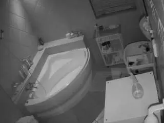 Camsoda Adult Webcam of voyeurcam-julmodels-bath-1st-2