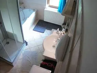 Camsoda Nude Webcam of voyeurcam-julmodels-bath-2nd-2