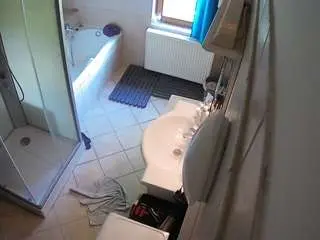 Camsoda Free Porn Cam of voyeurcam-julmodels-bath-2nd-2