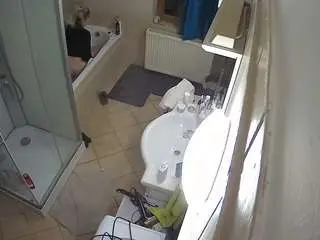Camsoda Free Porn Cam of voyeurcam-julmodels-bath-2nd-2