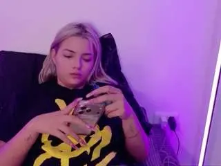 Camsoda Free Porn Cam of aisha-engel1