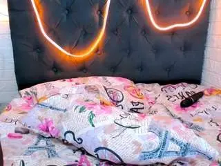 Camsoda Free Porn Cam of laura-honey1