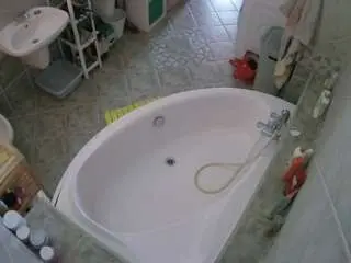 Camsoda Sex Cam of voyeurcam-julmodels-bath-1st-1