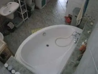 Camsoda Adult Webcams of voyeurcam-julmodels-bath-1st-1