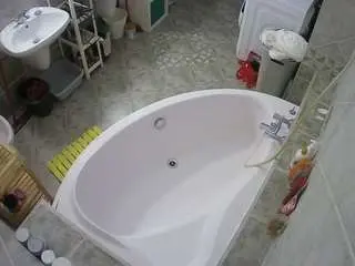 Camsoda Adult Webcam of voyeurcam-julmodels-bath-1st-1