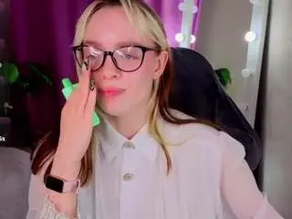 Camsoda Sex Cam of rocket-bunnyy