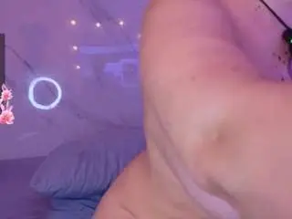 Camsoda Free Porn Cam of hotpawgmilf