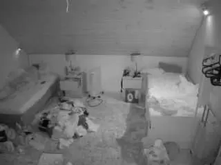 Camsoda Adult Webcam of voyeurcam-julmodels-whitebed-3
