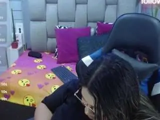 Camsoda Sex Cam of evelinzaens