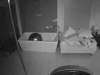 Camsoda Nude Webcam of voyeurcam-casa-salsa-bathroom-3