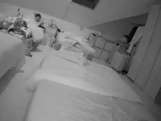 Camsoda Nude Webcam of voyeurcam-julmodels-bed-1