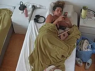Camsoda Sex Chat of voyeurcam-julmodels-bed-7