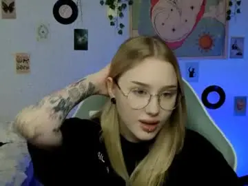 Chaturbate Sex Cam of cherriebetances