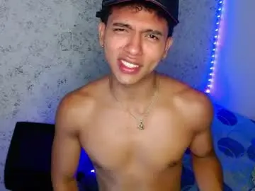 Chaturbate Live Sex Cam of tonydesire_