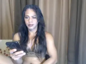 Chaturbate Live Sex Cam of reyna_33mhalia