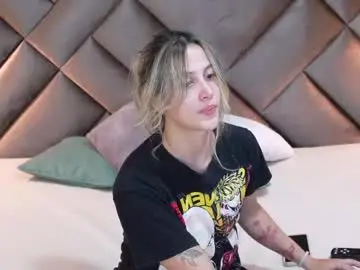 Chaturbate Live Sex Cam of sophia_loreenn