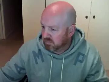 Chaturbate Free Porn Cam of kiwiben45