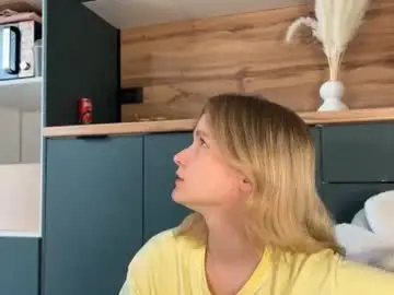 Chaturbate Live Sex Cam of adele_nick2202