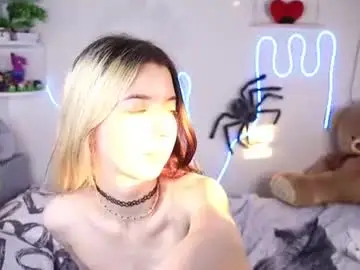 Chaturbate Live Sex Cam of emmie_everly