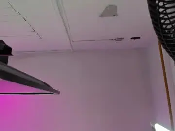 Chaturbate Best live sex cam show of leslyy_evans