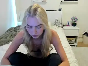 Chaturbate Live Sex of ariah_is_blonde