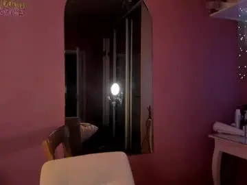 Chaturbate Live Sex Cam of caroline_kiparis