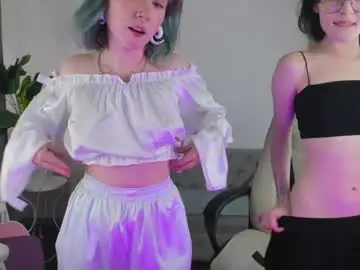 Chaturbate Live Sex Cam of elira_vane