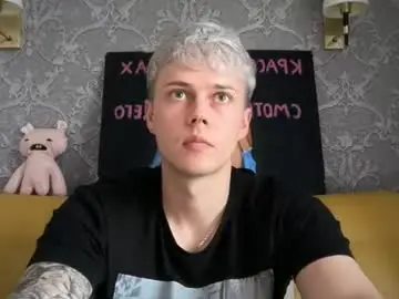 Chaturbate Live Sex Cam of danny_love01