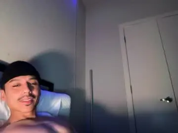Chaturbate Live Porn of xmomentumx