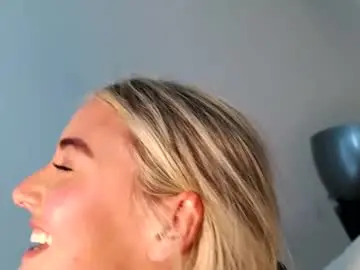 Chaturbate Adult Video Chat of itslilalovexo