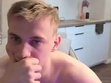 Chaturbate Live Porn of holiday_boys