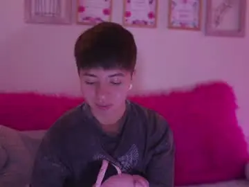 Chaturbate Live Sex Cam of tommy_blue1