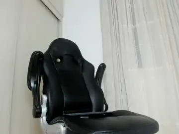 Chaturbate Live Sex Cam of biscuit_oliva_