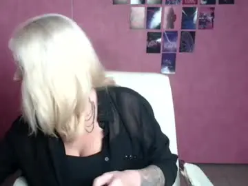 Chaturbate Live Sex Cam of moonsusanna