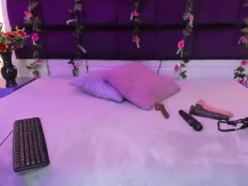 Chaturbate Live Sex Cam of pink_lovee_