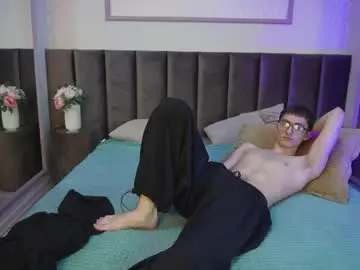 Chaturbate Watch Live Sex Cams of ronbevs